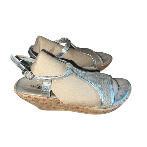 Born MJJ7 Silver Canvas & Leather Peep Toe Slingback Wedges Sz 10 Womens Wooden - Picture 14 of 16
